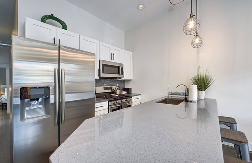 Pittsburgh Casa | 💎Trendy✨ ❤️ Parking 👑 King Bed 🛌 10 min DT📌