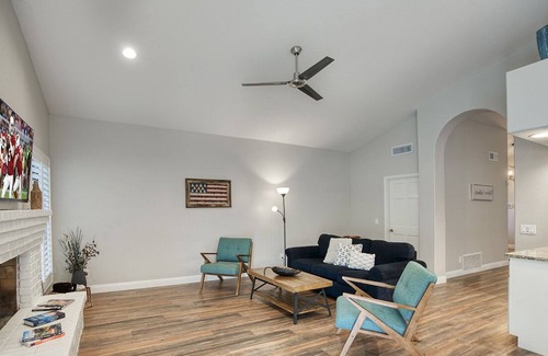 Paradise Valley Village Casa | Trendy Phoenix Home w/ Pool - Walk to Lookout Mtn!