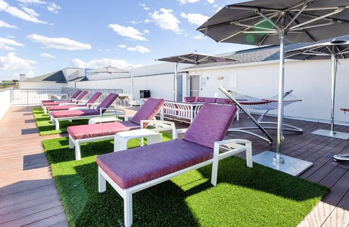 Riverside Apartamento | Trendy Riverside 1BR w/ Gym & W/D, nr Lady Bird Lake, by Blueground