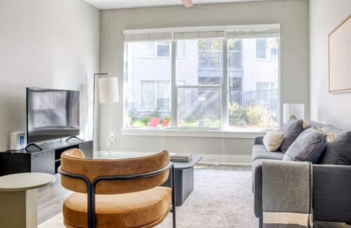 Riverside Apartamento | Trendy Riverside 1BR w/ Gym & W/D, nr Lady Bird Lake, by Blueground