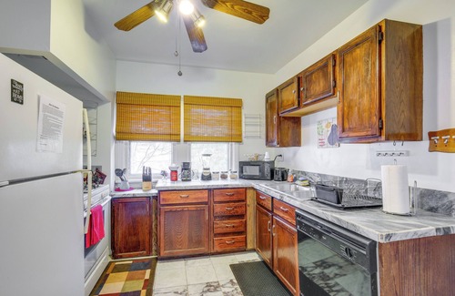 South Euclid Apartamento | Trendy South Euclid Apt - 5 Mi to Cleveland Clinic