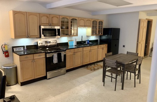 Downtown Asheville Apartamento | Trendy & Spacious Apartment on Chicken Alley, in the heart of Downtown Asheville
