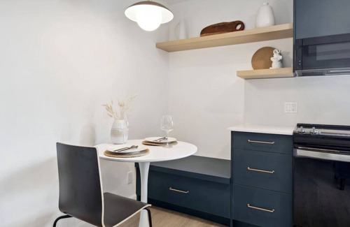 Collingwood Condominio | Trendy Studio Apartment in Downtown Collingwood - 146 Hurontario Unit 3