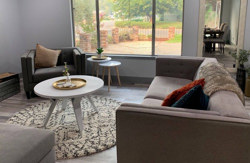 Redding Casa | Trendy Updated 3Bd/ 2 bth w/ Pool