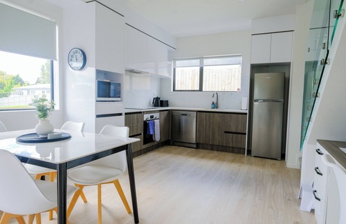 Howick Casa | Trendy Urban Howick Town House | Wi-Fi & Netflix