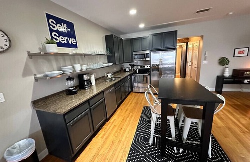 Wicker Park Apartamento | Trendy Wicker Park Loft with Parking