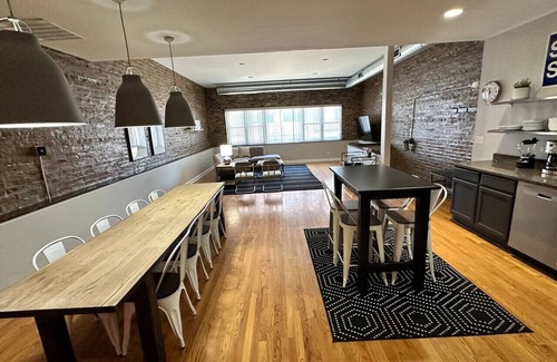 Wicker Park Apartamento | Trendy Wicker Park Loft with Parking