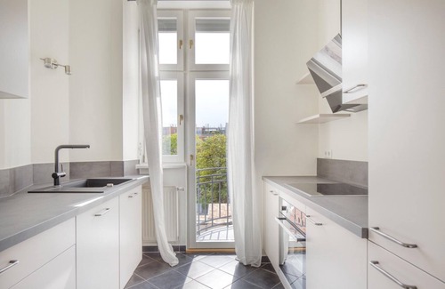 Wieden Apartamento | Trendy Wieden 2BR w/ Balcony & Elevator, nr Shopping, by Blueground
