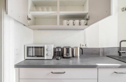 Wieden Apartamento | Trendy Wieden 2BR w/ Balcony & Elevator, nr Shopping, by Blueground