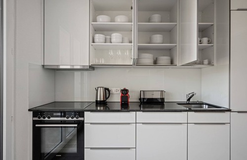 Sihlfeld Apartamento | Trendy Wiedikon 4.5 Room w/ Storage & W/D, 1 min to Market, by Blueground