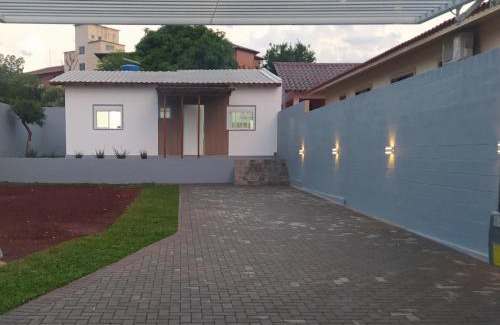 Jardim Casa | Trentino 66 - Hospedagem em Ijuí, casa agradável com estacionamento