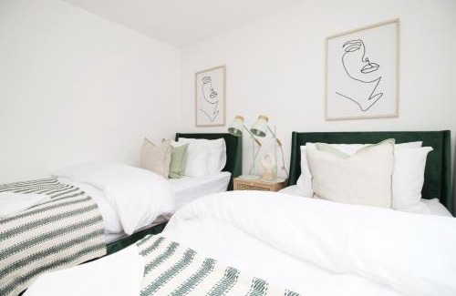 Pentre Casa | Treorchy Terrace Grand Villa In Stunning Rhondda Valley By StayStaycations