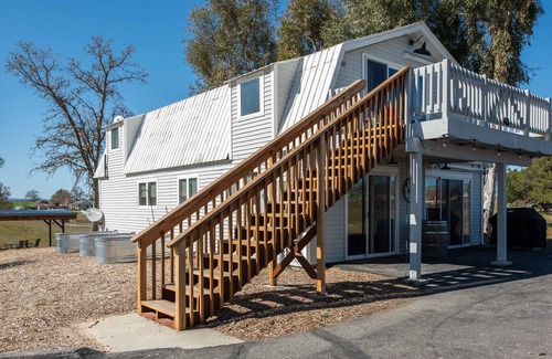 Templeton Casa | Tres Chis 2000 sf Barn with Views in the Heart of Paso Wine Country.