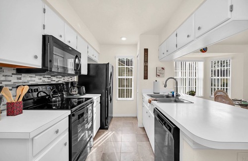 Royal Palm Bay Condominio | Resort-Style 3BR Condo