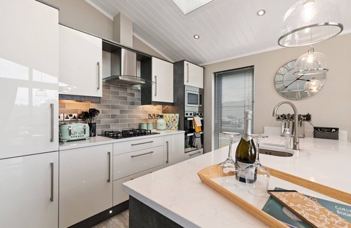 Penally Chalet De Esquí | Trevelyn - Luxury Lodge, Hot Tub, Close to Beach