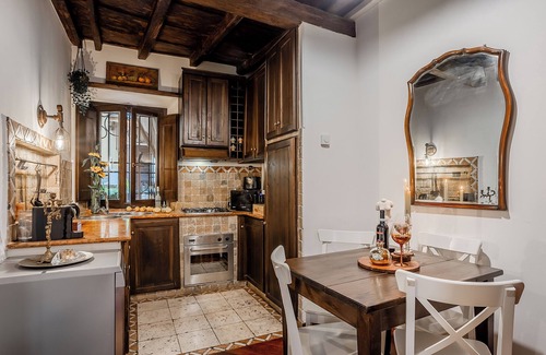 Rione II Trevi Apartamento | Trevi Fountain Stylish Guesthouse