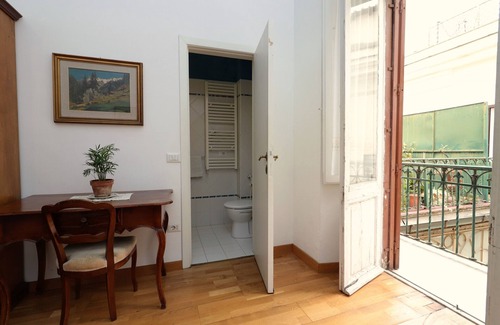 Repubblica Cama Y Desayuno | Trevi palazzo storico suite B&B