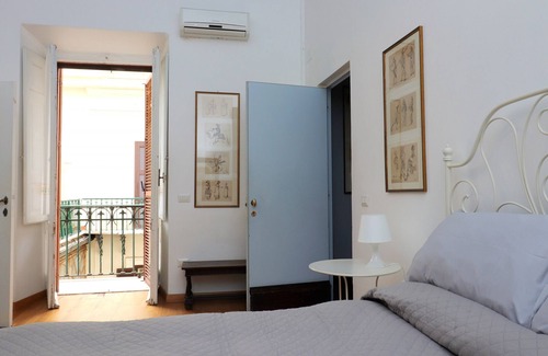 Repubblica Cama Y Desayuno | Trevi palazzo storico suite B&B