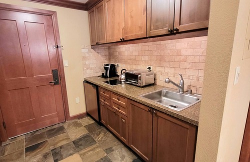Olympic Valley Complejo | Trey’s Ski-in/Ski-out 1 Bedroom Fireplace, Kitchen Suite@ 400 Squaw Creek Road