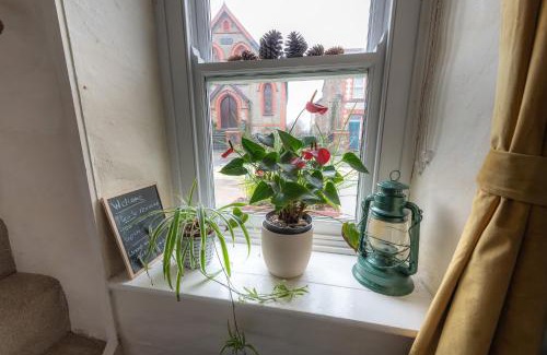 Machynlleth Casa | Tri deg un, cottage for 2 adults and 2 children