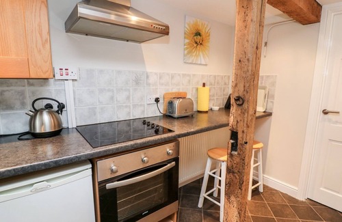 Rhayader Cabaña | TRIANGLE INN COACHOUSE, pet friendly in Rhayader