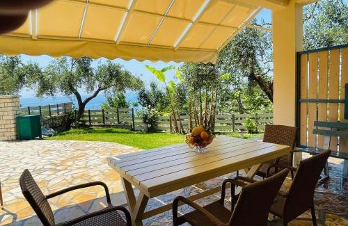 Lygia Casa | Triantis Apartments