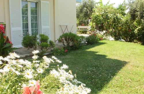 Lygia Casa | Triantis Apartments