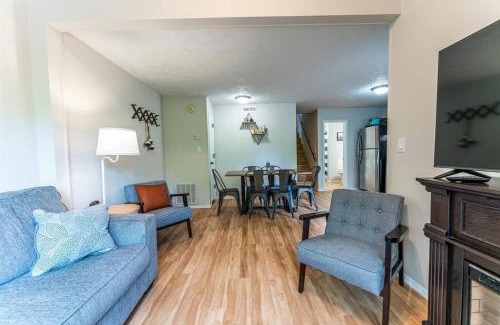 Indian Point Chalet De Esquí | Tribesman Resort #1 on Table Rock Lake by Silver Dollar City