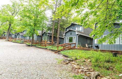 Indian Point Chalet De Esquí | Tribesman Resort #3 on Table Rock Lake by Silver Dollar City