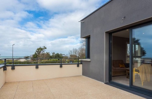 Saint-Come-de-Fresne Apartamento | Tribord, apartment with terrace and sea view, parking