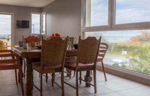 Saint-Come-de-Fresne Apartamento | Tribord, appt avec terrasse et vue mer, parking