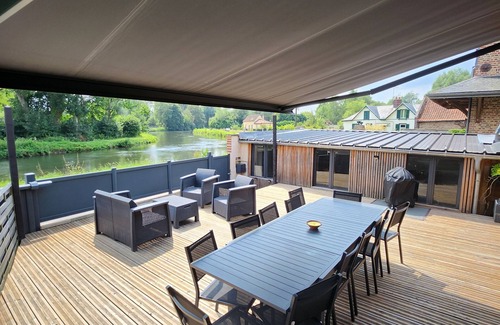 Dreuil-les-Amiens Casa | TRIBU CHILL HOUSE Jacuzzi sauna on terrace overlooking the Somme river
