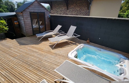 Dreuil-les-Amiens Casa | TRIBU CHILL HOUSE Jacuzzi sauna on terrace overlooking the Somme river