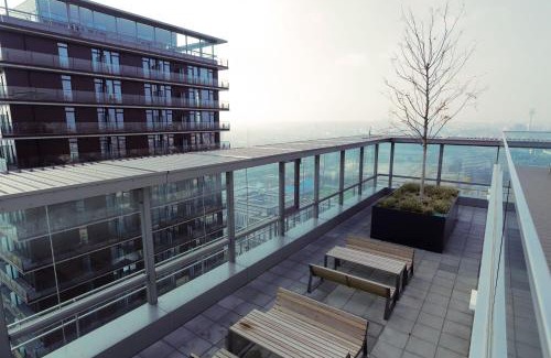 Erdberg Apartamento | Triiiple Suites Level 22 mit Balkon und Tiefgarage