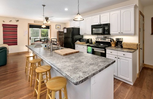 Grey Highlands Cabaña | Trillium Shores on Lake Eugenia