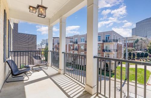 West End Casa | Trilogy - Private Porch - Walk to Centennial Park
