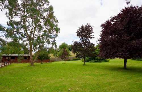 Tring Casa | Tring Grange Cottage - Sleeps 2 - Onsite Parking