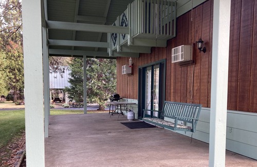 Coffee Creek Chalet De Esquí | Trinity Alps & Lake Family Chalet with Game Room