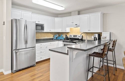 Sicamous Condominio | Trinity at the Riverside -Legal & Licensed 2 bed 2 bath + boat slip