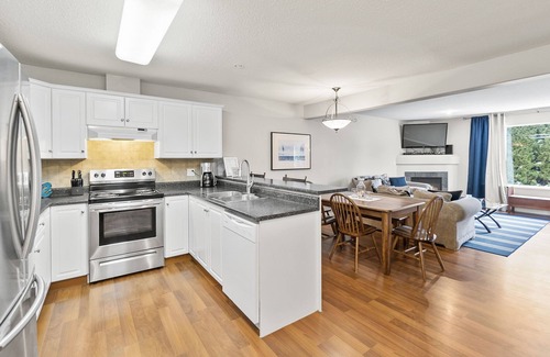 Sicamous Condominio | Trinity at the Riverside -Legal & Licensed 2 bed 2 bath + boat slip