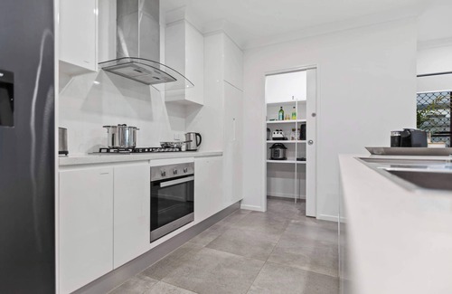 Trinity Beach Casa | Trinity Oasis Spa, BBQ & Family Retreat
