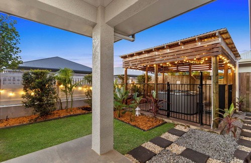 Trinity Beach Casa | Trinity Oasis Spa, BBQ & Family Retreat