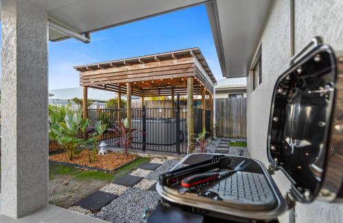 Trinity Beach Casa | Trinity Oasis Spa BBQ & Family Retreat