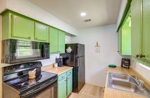 Votaw Cabaña | Trinity River Cottage w/ Deck + Water Views