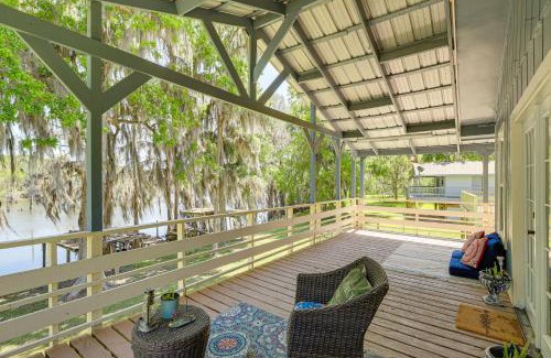 Votaw Casa | Trinity River Cottage with Deck and Water Views