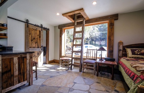 Salyer Apartamento | Trinity Riverstone Pool House, pet friendly