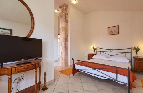 Veliki Drvenik Casa | Triple Bedroom with Balcony