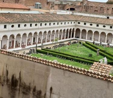 Rione XVIII Castro Pretorio Casa | TRIPLE big room AMAZING VIEW, for two o three person, in CENTER of ROME