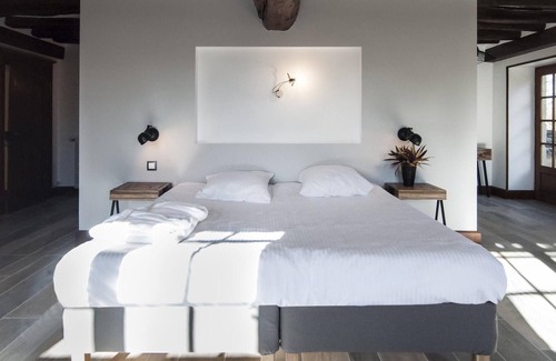 Eguilly Cama Y Desayuno | Triple-De Lujo-Baño en la habitacion-Vista al Jardín-Avec Sauna