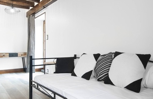 Eguilly Cama Y Desayuno | Triple-De Lujo-Baño en la habitacion-Vista al Jardín-Avec Sauna